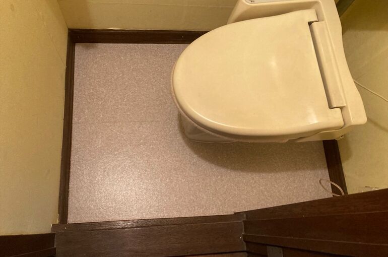 LINE_ALBUM_折笠様邸トイレ床張り替え施工_211217_2