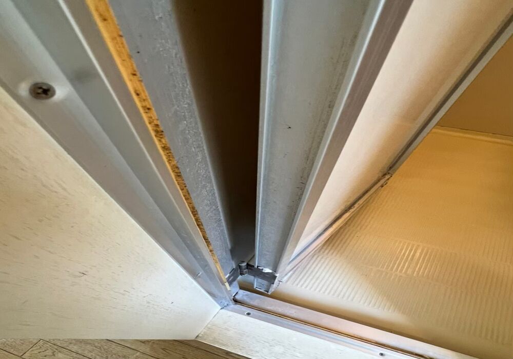 LINE_ALBUM_(before)サクラハイツ202号　網戸_220509_0
