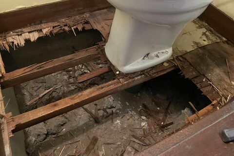 LINE_ALBUM_折笠様邸トイレ床張り替え施工_220509　前